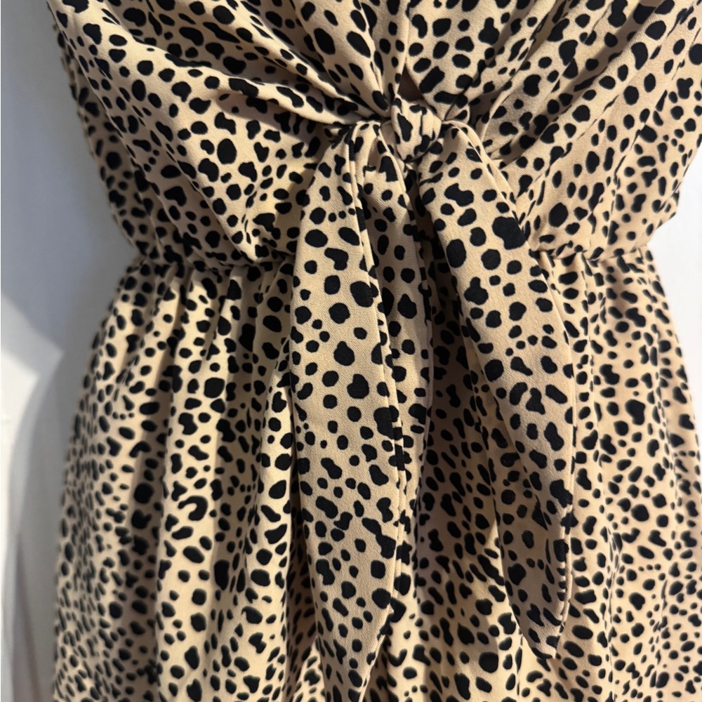 She + Sky Shorts Romper Animal Print V-Neck Peekaboo Back Slit Size S - Picture 4 of 10